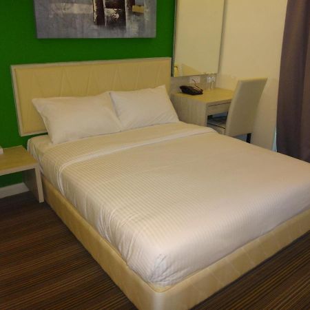 Kosma Business Hotel Куантан Экстерьер фото