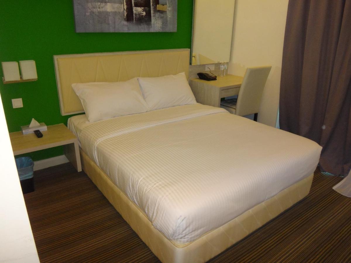 Kosma Business Hotel Куантан Экстерьер фото
